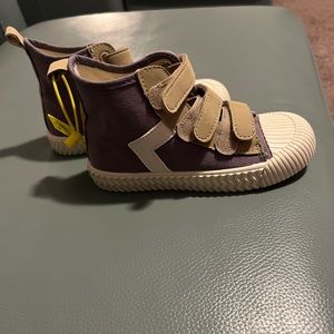 Forgot I had these and now too small for my kiddo  brand new size 30 eu 12 usa